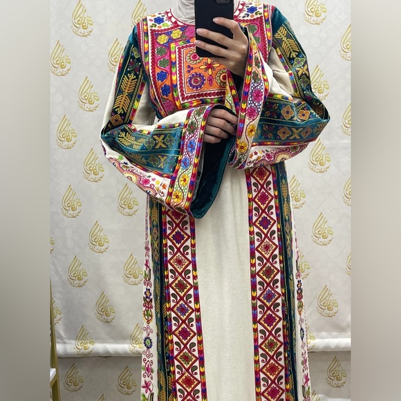 Palestinian Embroidery Etamin Thoub: Ultimate Luxury and Elegance size 1 🇵🇸 - Picture 3 of 11